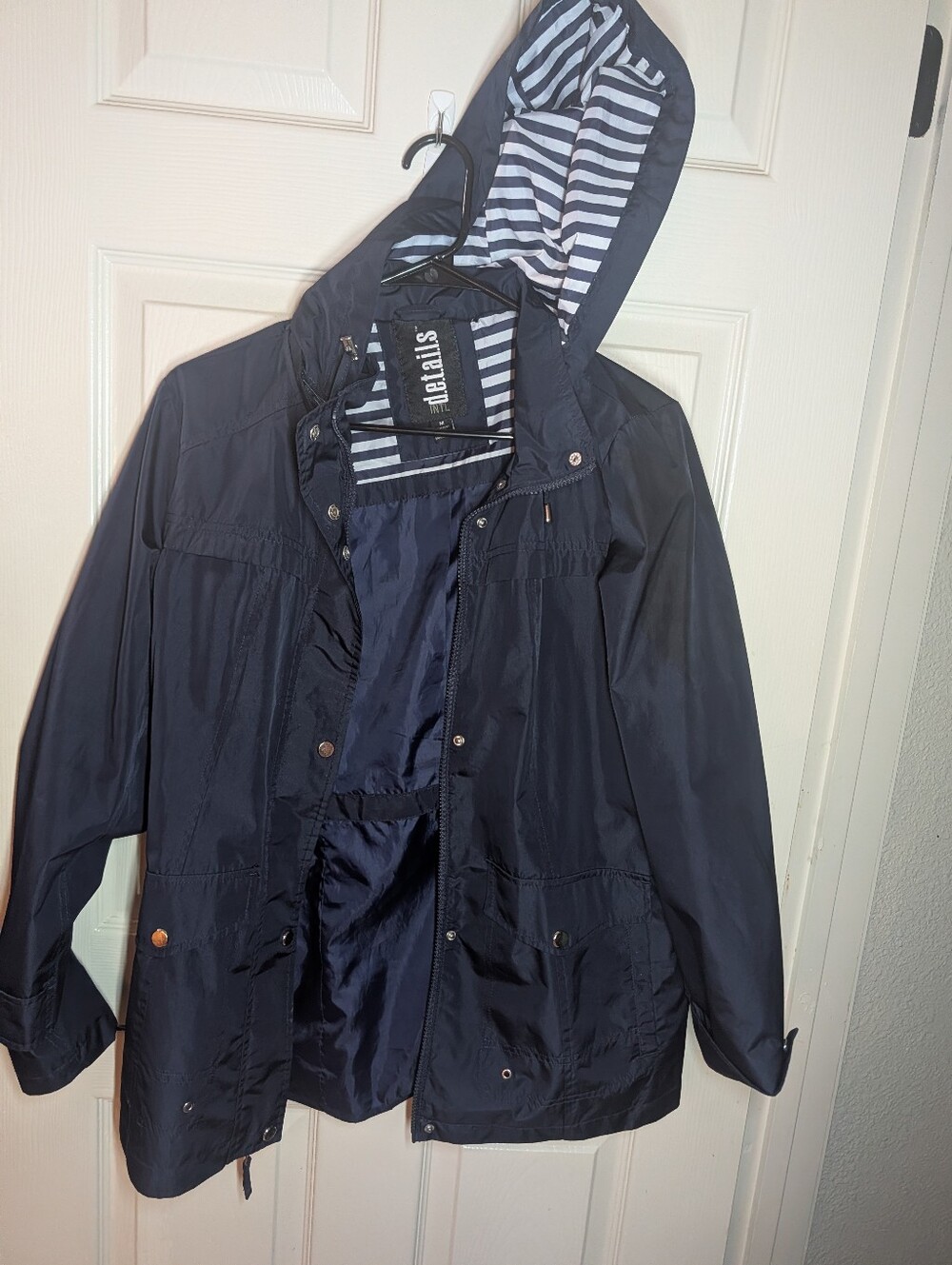 women's lightweight navy blue raincoat or anorak jacket by the brand "details".K